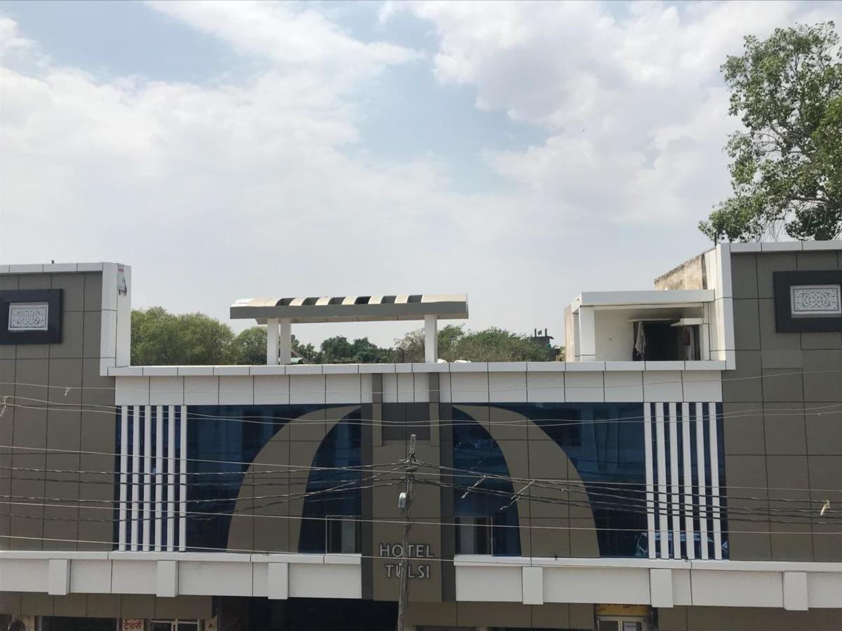 Hotel Tulsi Bānda Exterior foto